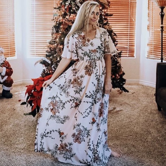 Ashley Lemieux Dresses & Skirts - Dusty Pink Floral Maxi Dress